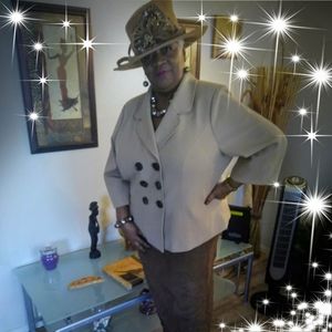 Meet your Posher, Lindy